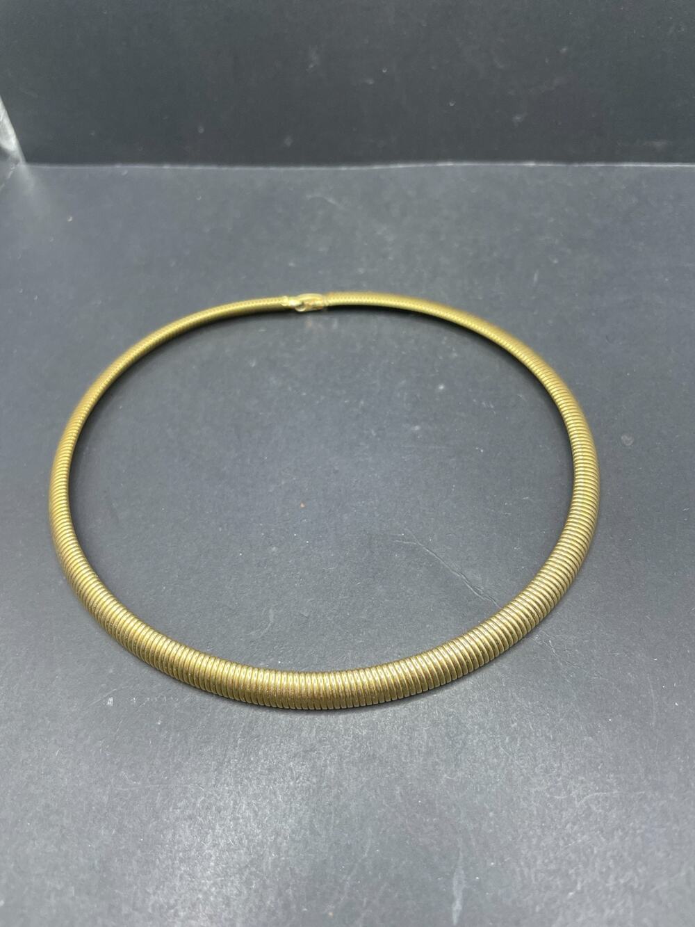 Vtg 80s Napier Signed Textured Gold Tone Omega Choker Necklace
